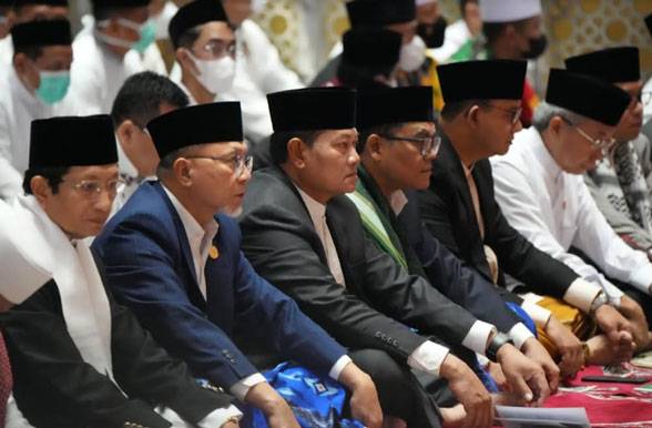 Panglima TNI Sholat Idul Fitri Bersama Wapres di Masjid Istiqlal
