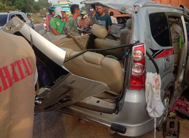 Avanza Tabrak Truk Parkir, Tiga Tewas, Dua Kritis