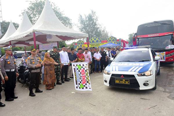 Bupati Bengkalis Lepas Bus Mudik Asik Gratis