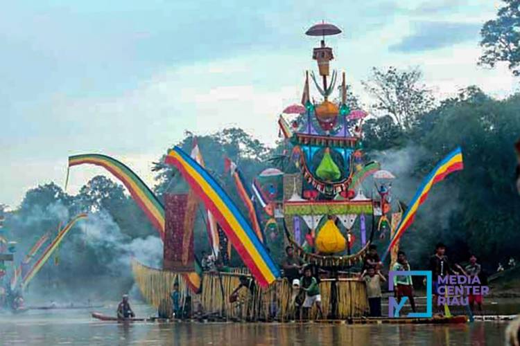 Festival Perahu Baganduang Kuansing Dipadati Ribuan Masyarakat