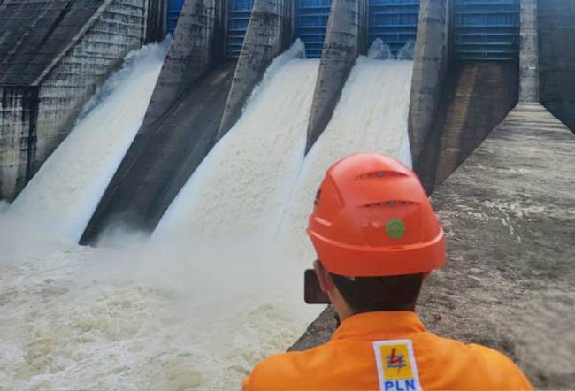 PLTA Koto Panjang Kembali Buka Pintu Waduk 2x30 Cm