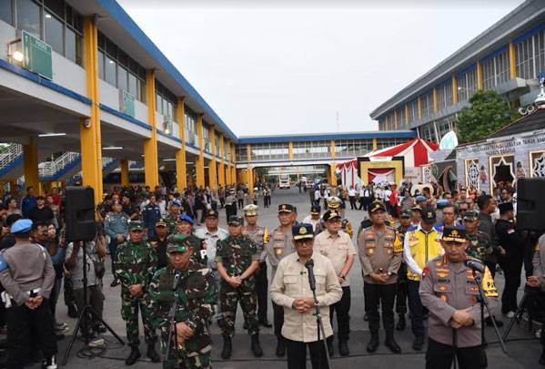 Panglima TNI Tinjau Pos Terpadu Lebaran 2024 dan Gelar Safari Ramadhan 1445 H di Jawa Timur