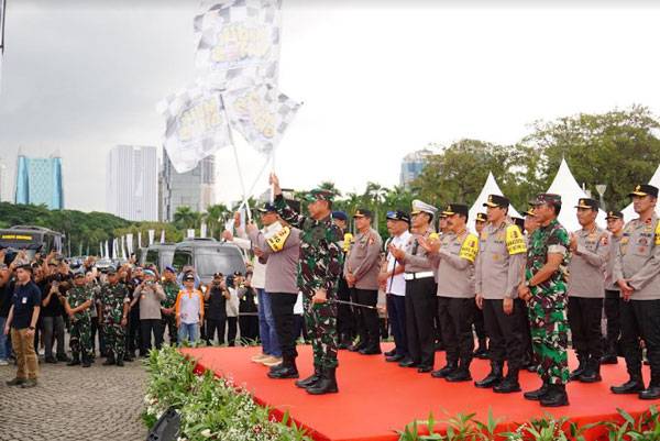 Panglima TNI Hadiri Pelepasan Mudik Gratis Polri Presisi 2024 di Silang Monas