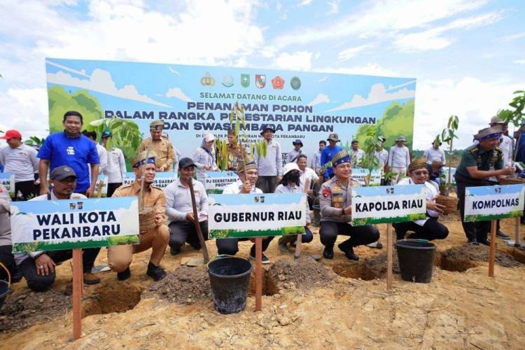 Pemprov Riau Tanam 15 Ribu Bibit Pohon