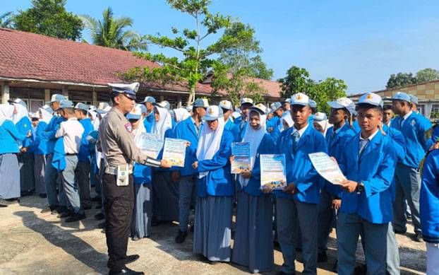 Police Goes To School, Satlantas Polres Inhil Sosialisasi Keselamatan Lalu Lintas kepada Pelajar