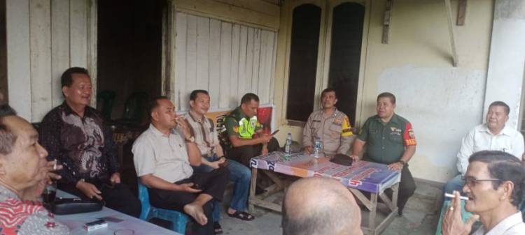 Aktif Komsos Bersama Tokoh Masyarakat Jadikan Hubungan  TNI-Masyarakat Kian Solid