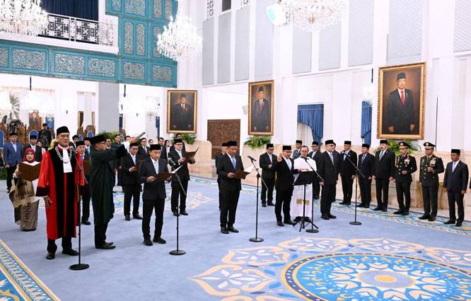 Panglima TNI Hadiri Pengucapan Sumpah Hakim Konstitusi, Pelantikan Anggota Ombudsman RI dan Pelantikan Duta Besar RI