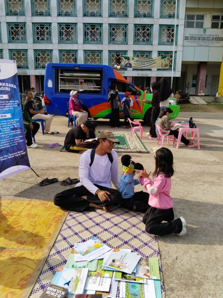 Hadirkan Litetasi di Ruang Publik, Serambi Aksara Indragiri Hadir di CFD Tembilahan