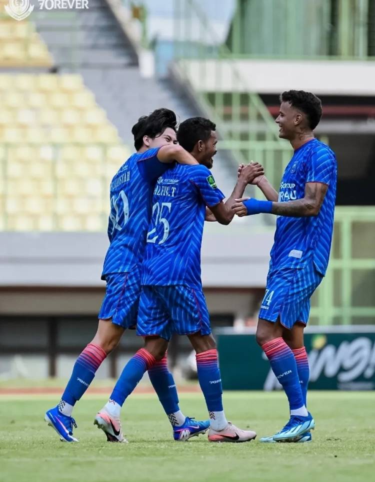 PSPS Bungkam Sriwijaya FC 6 Gol Tanpa Balas