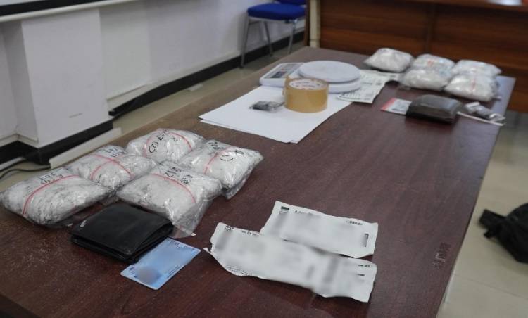 Personel Lanud RSN dan Avsec Bandara SSK Gagalkan Penyelundupan 4 Kilogram Sabu