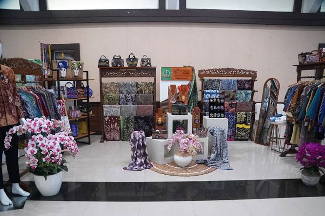 Merajut Harapan dengan Sasirangan, Kisah Humanis Persit dalam Menjaga Warisan dan Menguatkan Kemandirian