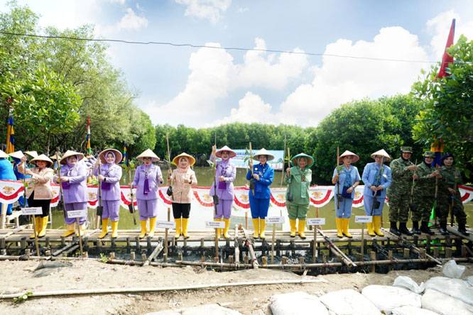 Ketua Umum Dharma Pertiwi Pimpin Kegiatan Bakti Sosial di Bekasi