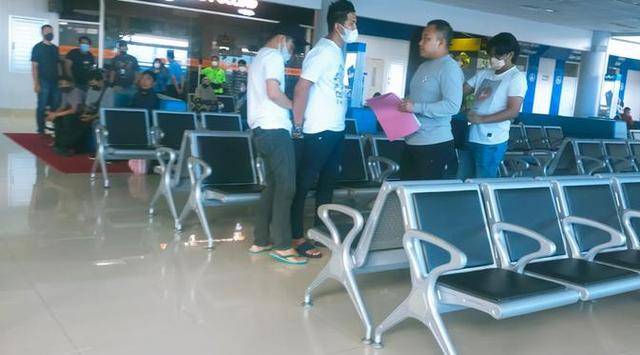 Polisi Berpakaian Preman Tangkap Seorang Anggota Polairud Polres Tarakan di Bandara