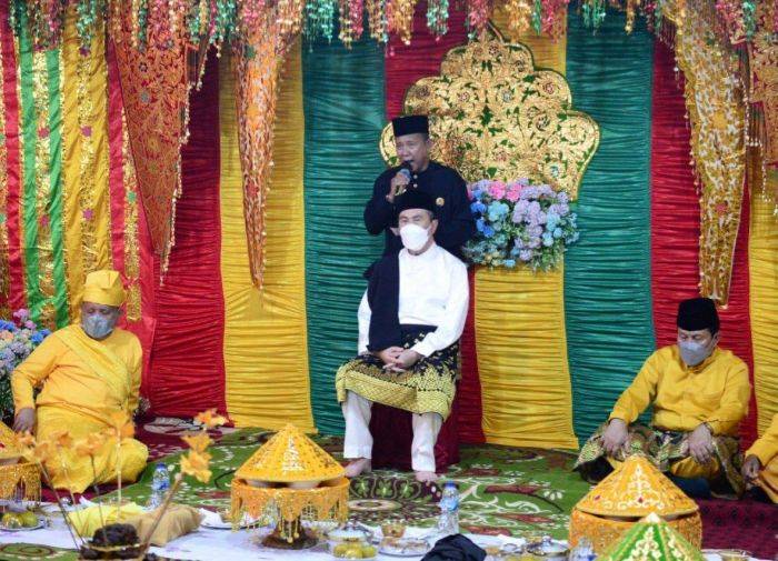 Gubernur Riau Syamsuar Dianugerahi Gelar Datuk Sutan Sotio Amanah Tuah Nogoi