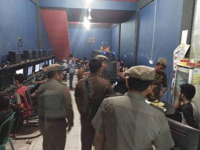 Satpol PP Pekanbaru Akan Awasi Warnet yang Beroperasi Dini Hari