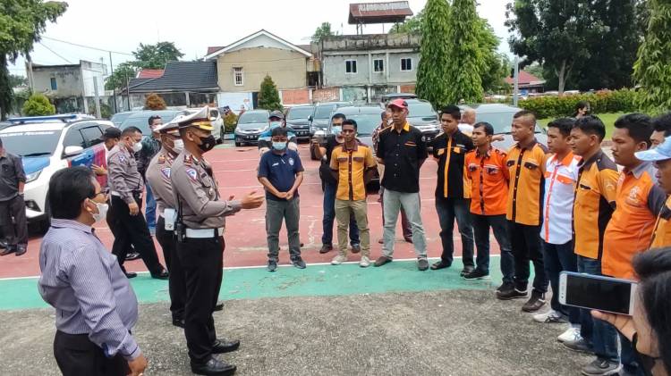 Berikan Edukasi Keselamatan, Sat Lantas Polresta Pekanbaru Himbau Sopir Agar Utamakan Keselamatan di Jalan