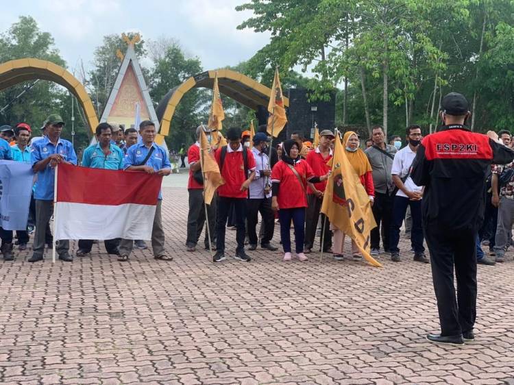 Dikawal Polisi Deklarasi Buruh di Stadion Kaharudin Nasution Pekanbaru Berjalan Aman dan Lancar