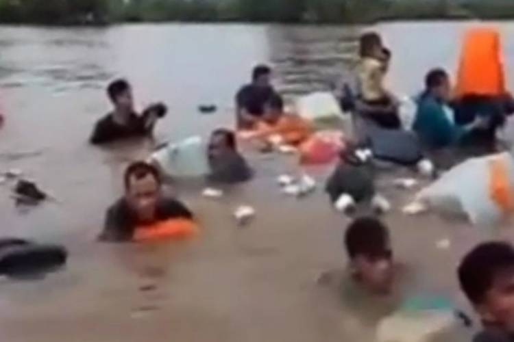 Hindari Kayu, Kapal di Inhil Riau Tenggelam 22 Penumpang Selamat