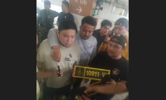 Polisi Tangkap Pengemudi Koboi yang Todongkan Pistol ke Sopir Taksi Online