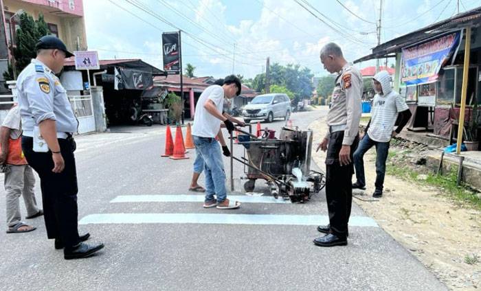 Satlantas Polresta dan Dishub Pekanbaru Kerja Sama Buat  Zebra Cross