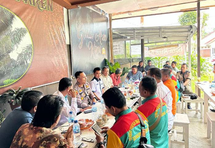 Saling Bertukar Pikiran, Kapolres Kuansing dan Serikat Buruh Ngopi Bareng