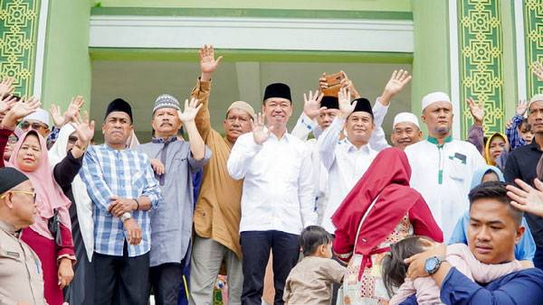 Bupati Afrizal Sintong Lepas Keberangkatan 283 Jemaah Calon Haji Rohil