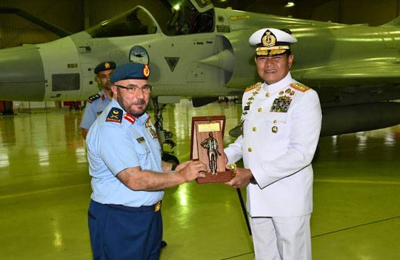 Penasaran Canggihnya Pesawat Dassault Rafale, Panglima TNI Tinjau Langsung di Pangkalan Militer Al-Dafra UAE