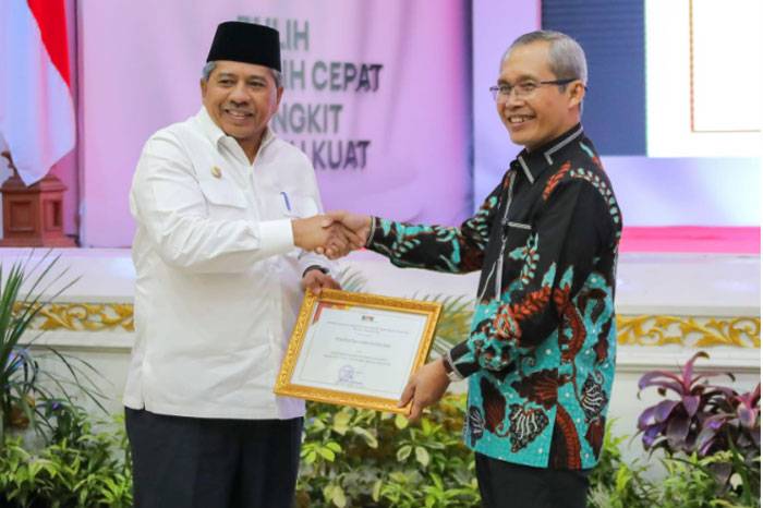 Rakor Pemberantasan Korupsi Terintegrasi 2023, Bupati Siak Terima 2 Penghargaan dari KPK