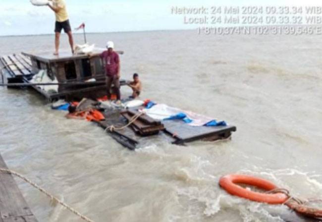 Kapal Bersama 14 Ton Beras Bulog Karam di Pulau Merbau