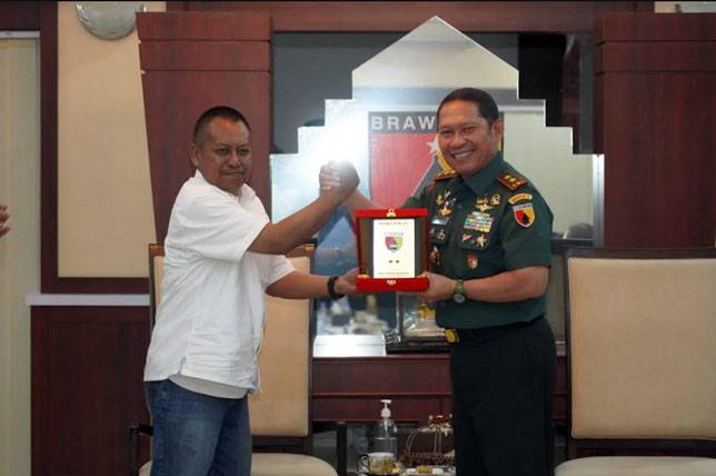 Mayjen TNI Rafael Terima Penghargaan Prapanca Award