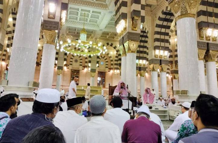 Ustadz Asli Kampar Ini Isi Pengajian di Masjid Nabawi