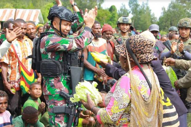 Aparat Gabungan TNI Pulihkan Keamanan di Distrik Homeyo