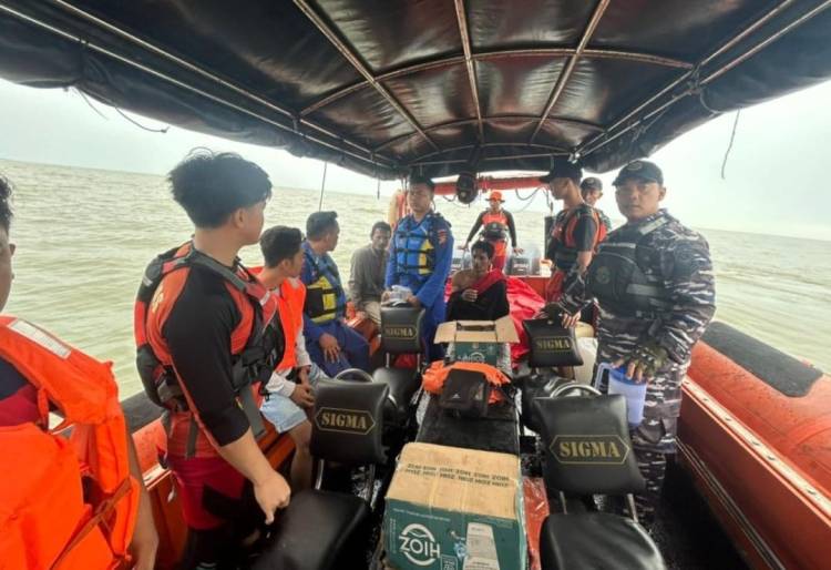 Kapal Muatan Logistik Tenggelam di Perairan Pulau Rangsang, 9 Hilang