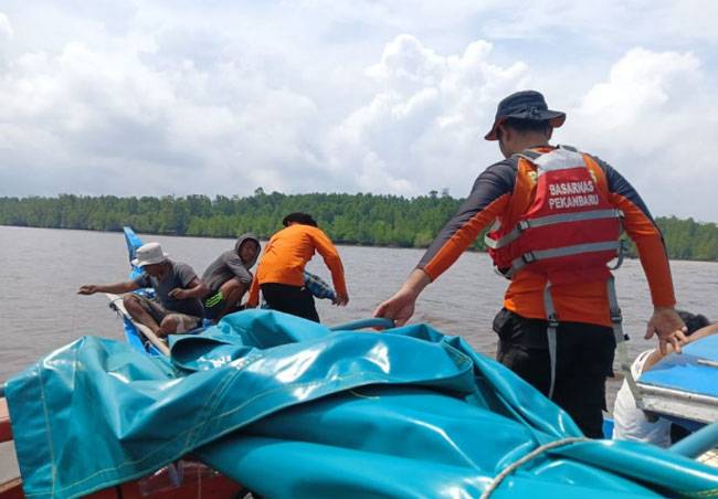 Tim SAR Cari ABK Terjatuh di Sungai Kuala Anak Mandah