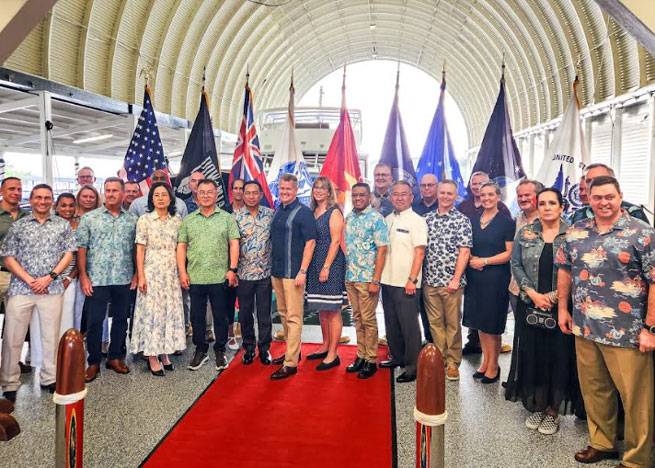 Panglima TNI Hadiri Undangan Pelayaran Wisata Kehormatan (Barge Tour) Komandan USINDOPACOM.