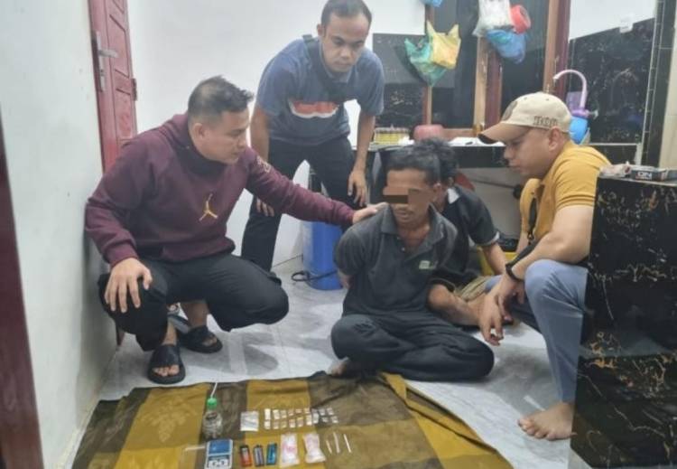 Digerebek Malam, Polsek Perhentian Raja Amankan Pengedar Sabu dan Barang Bukti