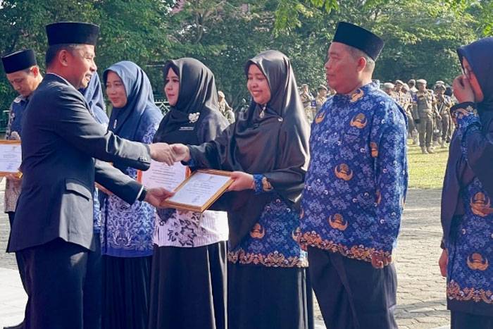 Terbanyak Lahirkan Guru Penggerak, UPT SMPN 1 Bangkinang Kota Terima Penghargaan dari Pj Bupati Kampar