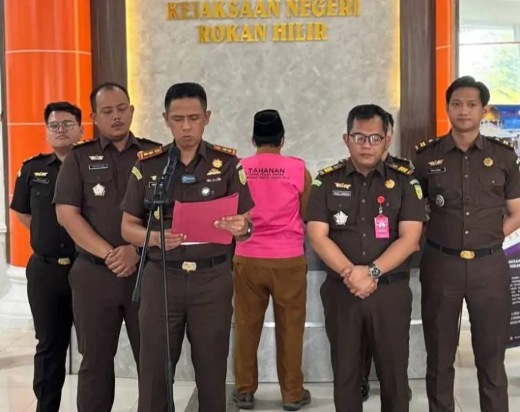 Kadisdikbud Rohil Tersangka