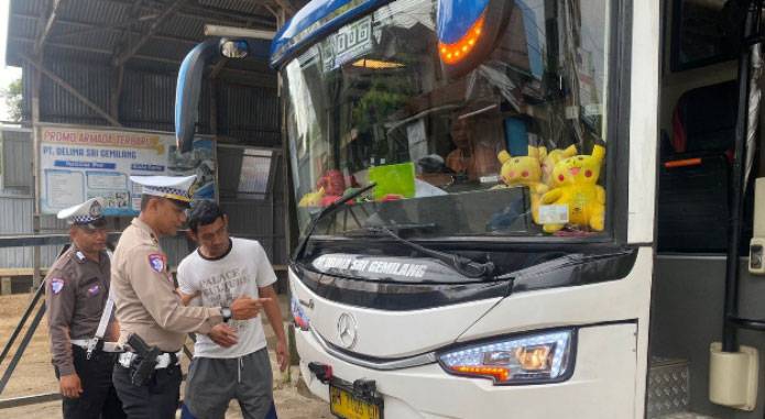 Satlantas Periksa Sejumlah Kendaraan Angkutan Barang yang Masuk ke Kota Tembilahan