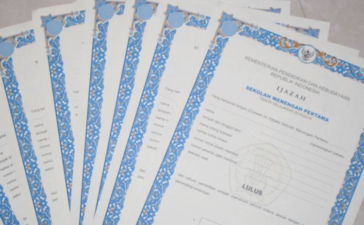 Siswa Belum Ambil Ijazah? Sampaikan ke Dinas