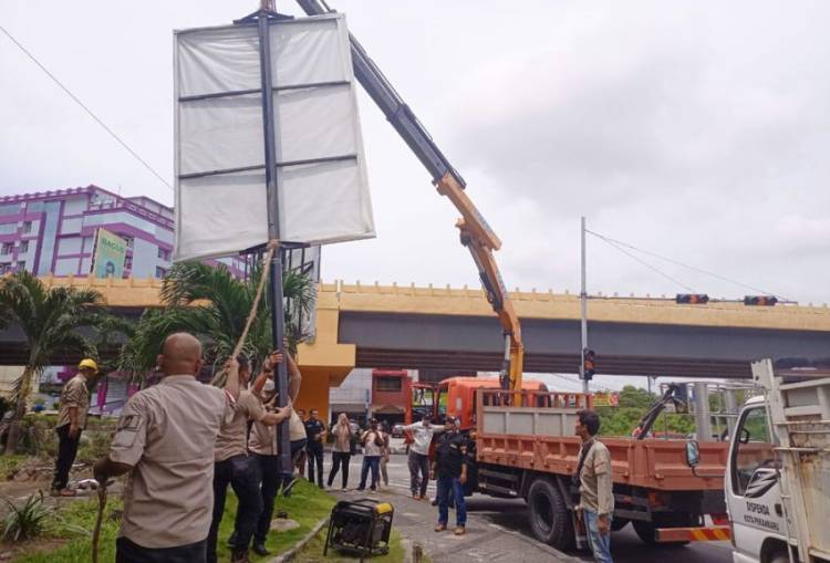 Penertiban Reklame Sudirman Tuntas, Lanjut ke Jalan Riau