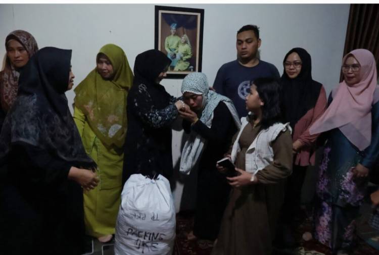 Hj. Katerina Susanti Herman Takziah ke Rumah Duka Korban Kebakaran