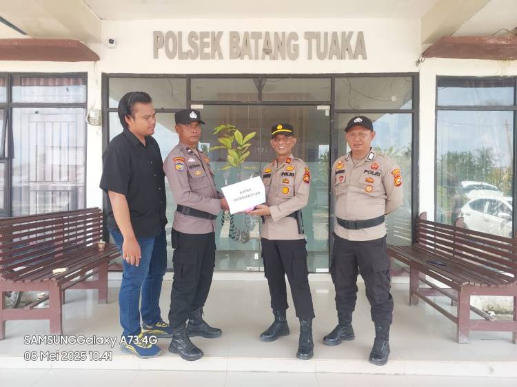 Kapolres Inhil Serahkan Bibit Pohon kepada Personel yang Berulang Tahun, Wujud Apresiasi dan Dukungan terhadap Penghijauan