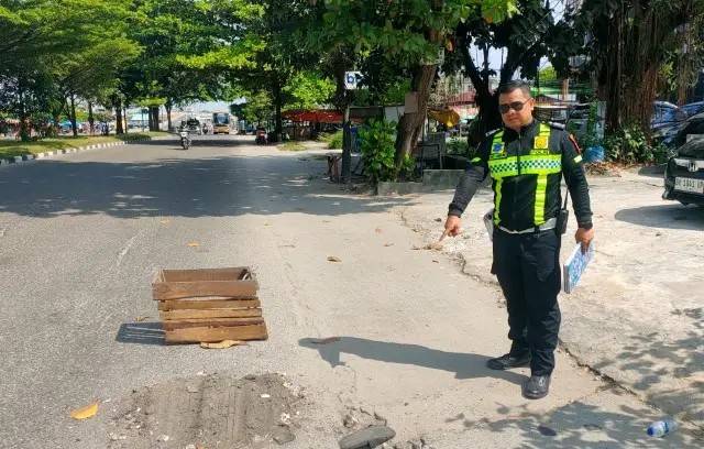 Mau Salip Truk Tangki, Pwmotor Tewas Terlindas