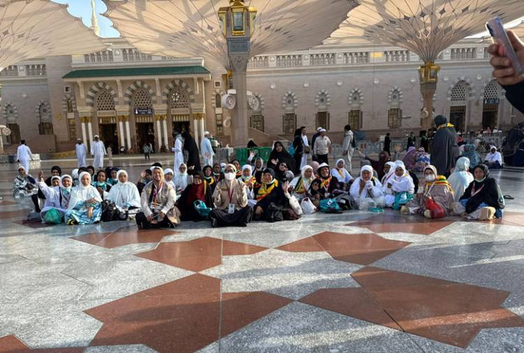 Cuaca Ekstrem di Arab Saudi, Tim Kesehatan Perkuat Pendampingan Jemaah Haji Siak.
