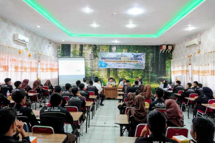 Siswa SMK Negeri 2 Pekanbaru Diberi Pemahaman, Tingkatkan Kewaspadaan Bahaya TPPO