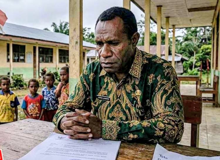 Jadi Korban SK Bupati, Guru di Papua Selatan Layangkan Surat Terbuka untuk Presiden