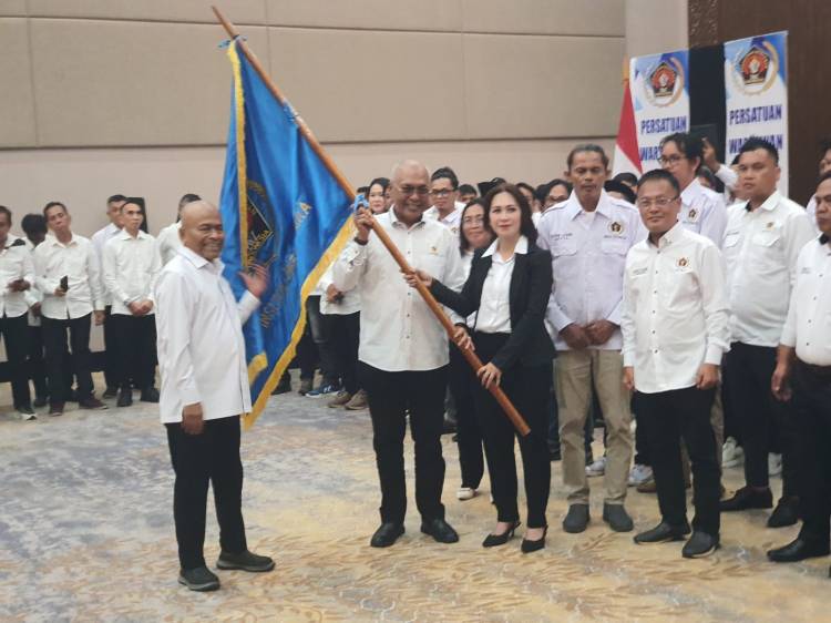 Ketum PWI Akhmad Munir Kukuhkan Pengurus PWI Sulut Periode 2026-2031