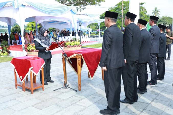 Terapkan Manajemen Talenta, Empat Putra Daerah Dilantik Jadi Kepala Dinas di Depan Istana Siak