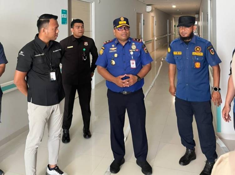 Damkar Pekanbaru Uji Laik Alat Proteksi Kebakaran di RS Awal Bros Hangtuah
